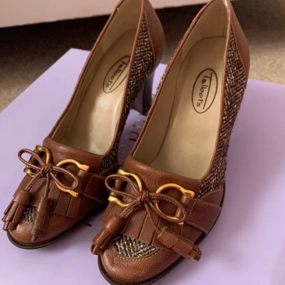 ✨ Talbots size 5 chunky heel shoe